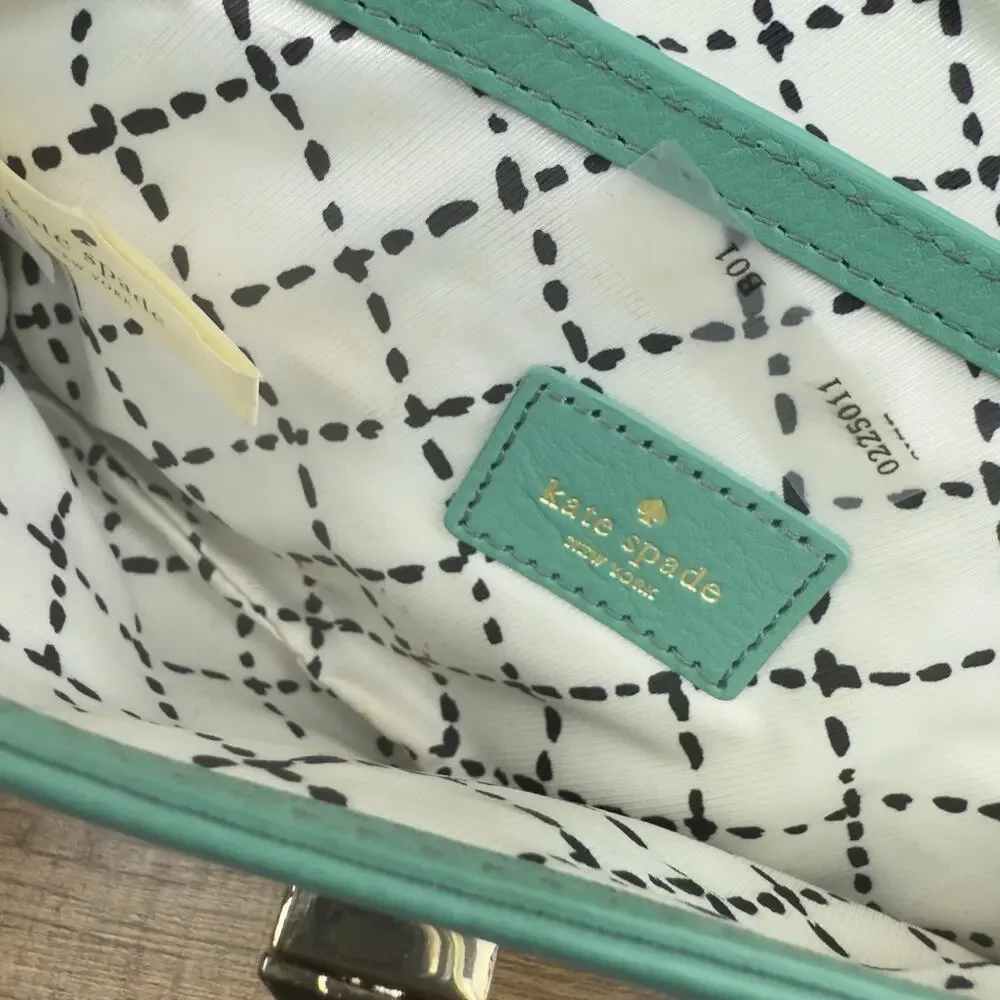kate spade Chrystie Street Evan Turn Lock Flap Wristlet WLRU1868 Verna